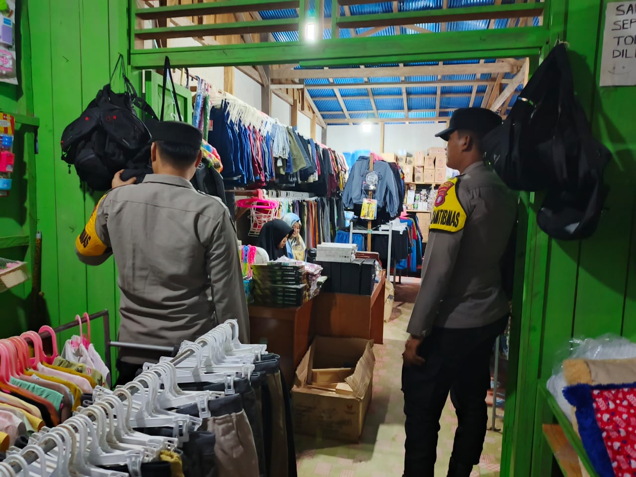 Piket Polsek lamandau melaksanakan Silaturahmi ke masyarakat