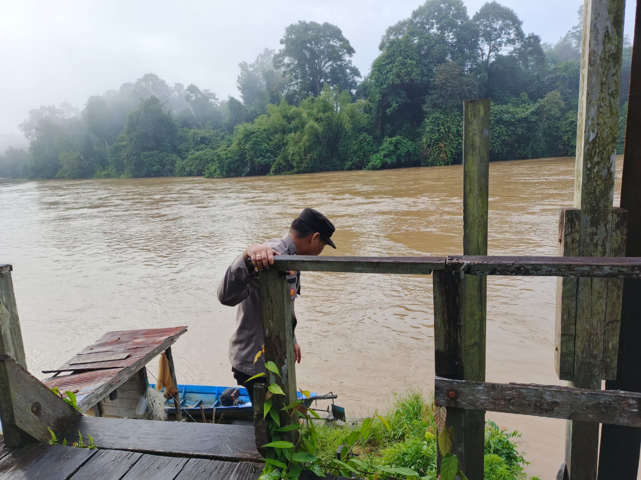 Piket Polsek Cek Debit Air Sungai Lamandau