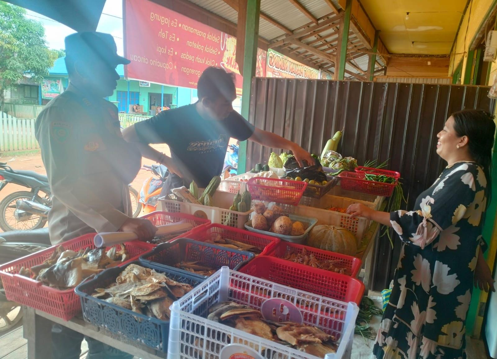 Cooling System Bhabinkamtibmas Polsek Marikit Sambang dan Sosialisasi untuk Wujudkan Situasi Kondusif.