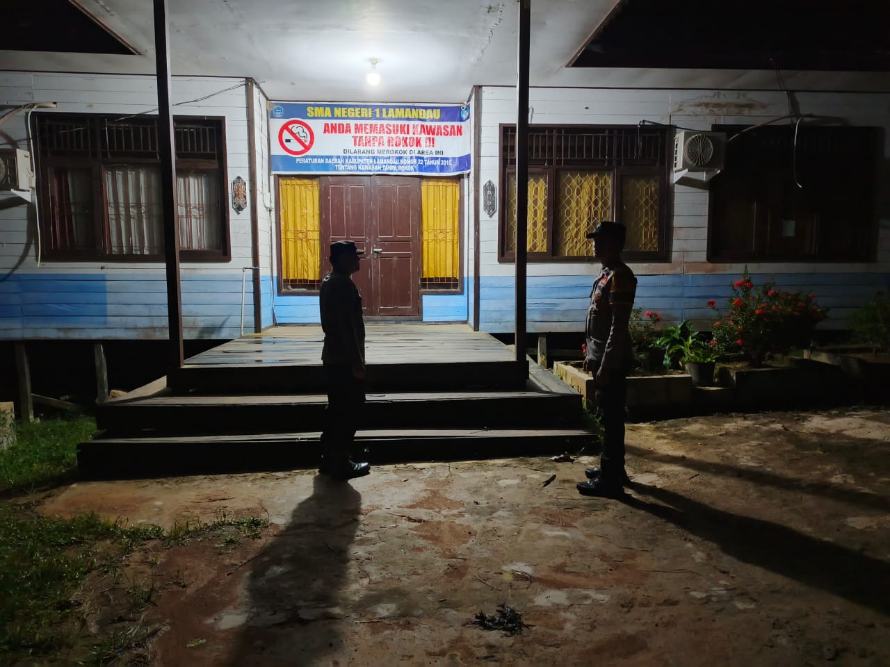 Hadir Di Tengah Masyarakat, Polsek Lamandau Patroli Dialogis Malam Cegah Gangguan Kamtibmas