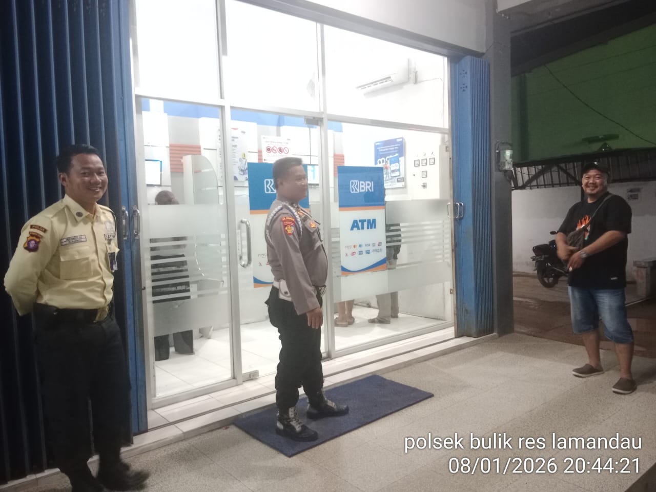 Personel Polsek melaksanakan Patroli di Wilkum Polsek Bulik