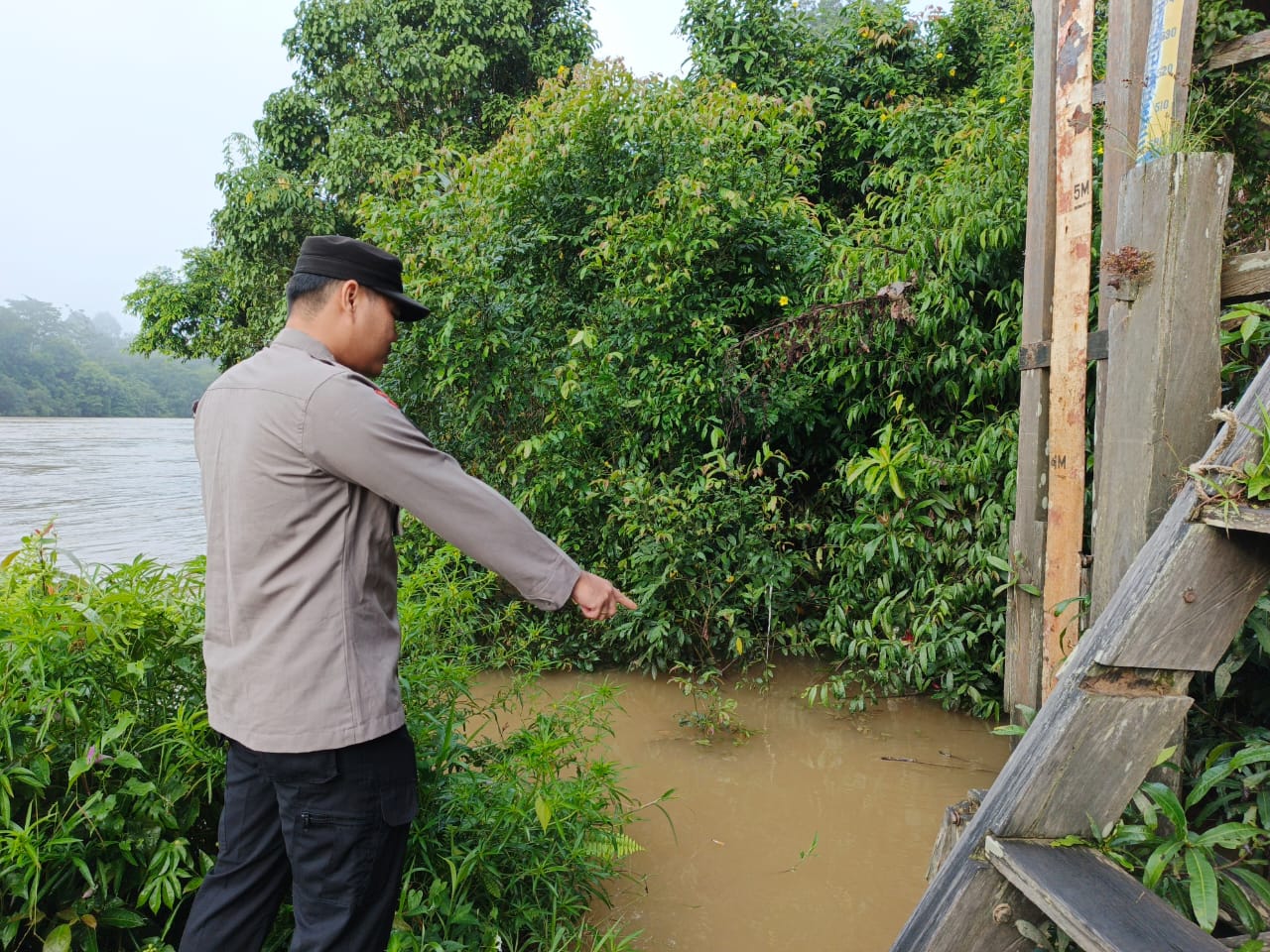 Piket Polsek Cek Debit Air Sungai Lamandau