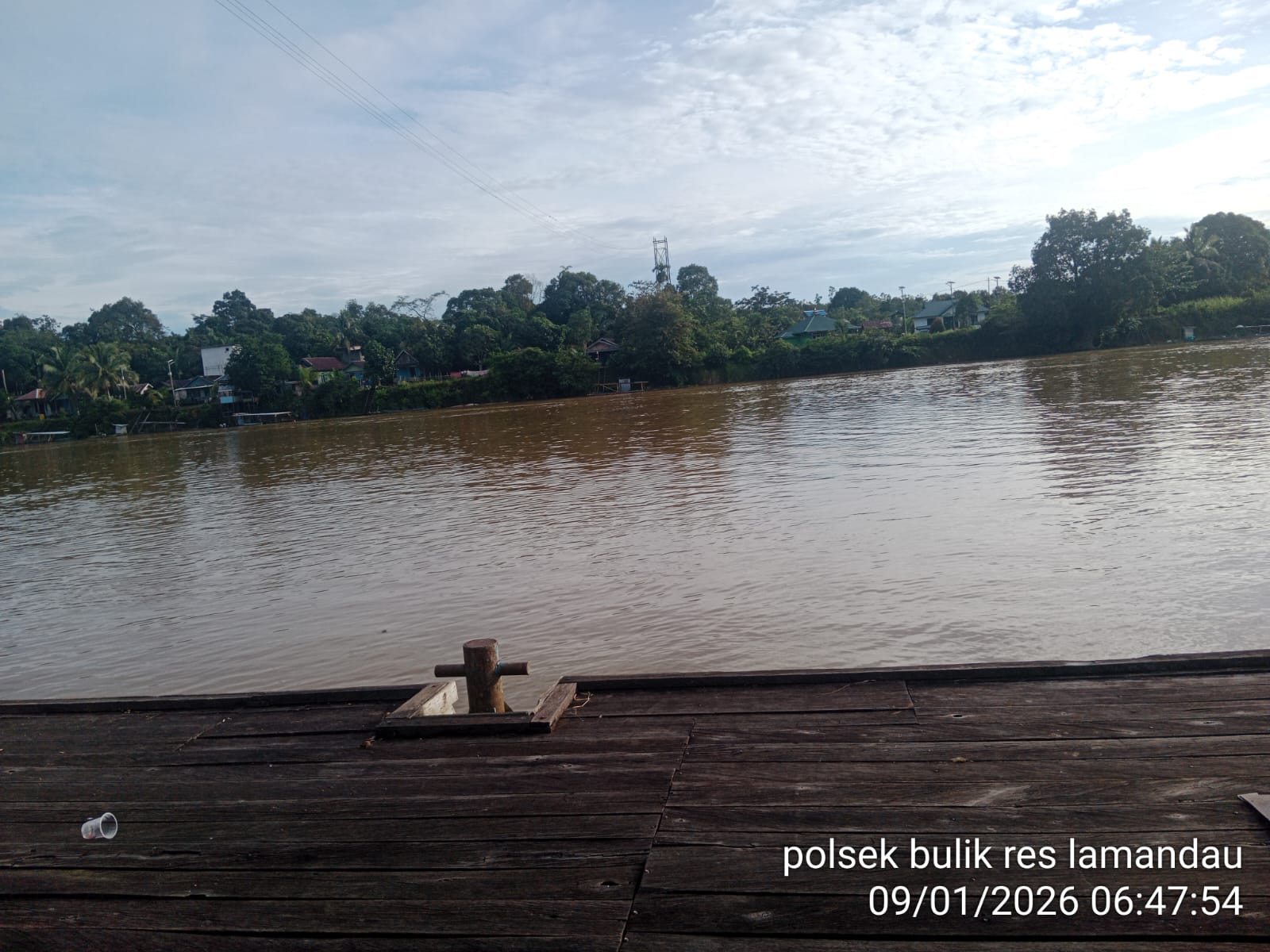 Piket Polsek Bulik Cek debit air di Kelurahan Nanga Bulik