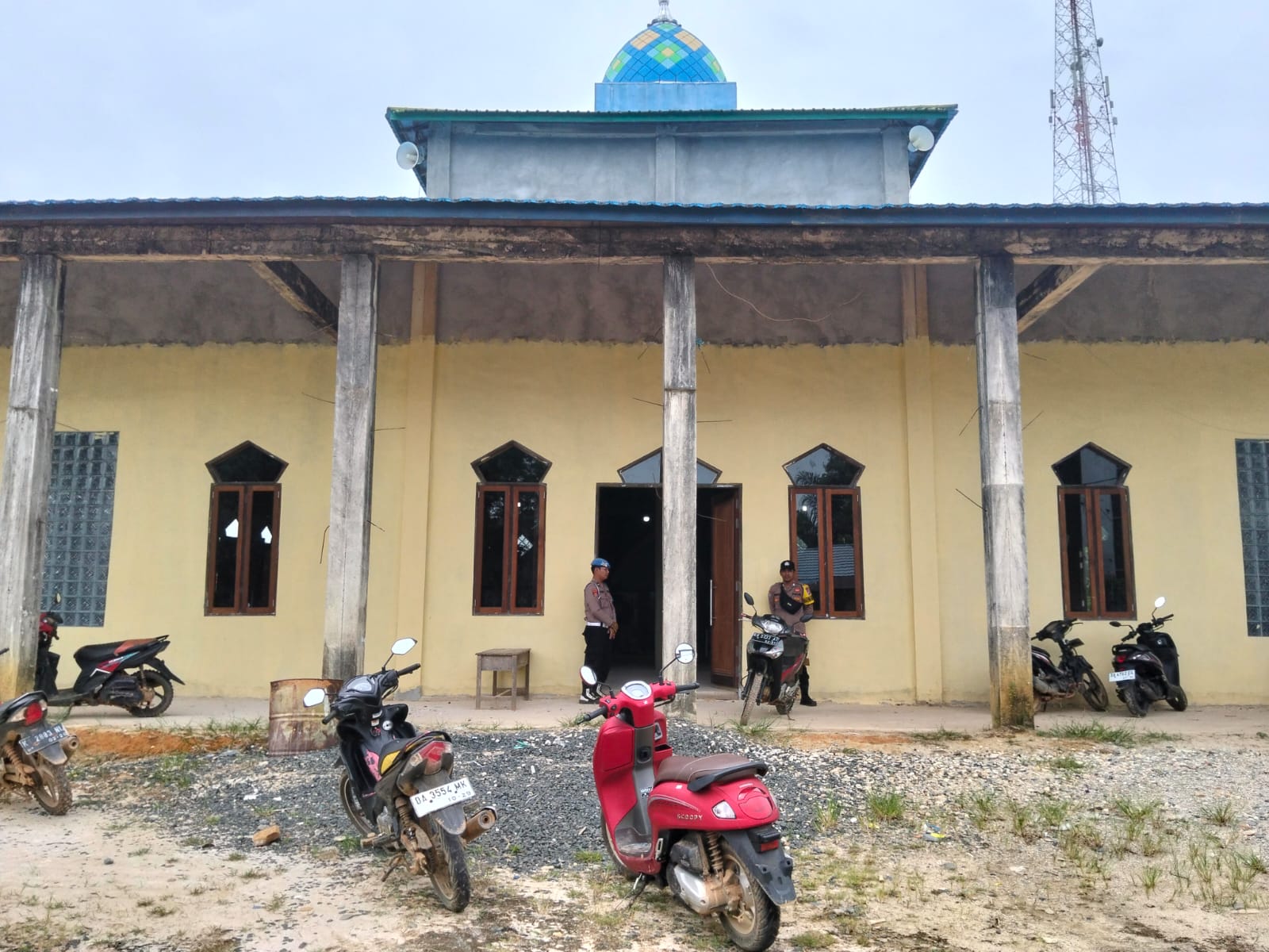 Berikan Rasa Aman Personel Polsek Marikit Patroli Tempat Ibadah Masjid (Sholat Jum’at) diwilayah Kec Marikit, Kab. Katingan.