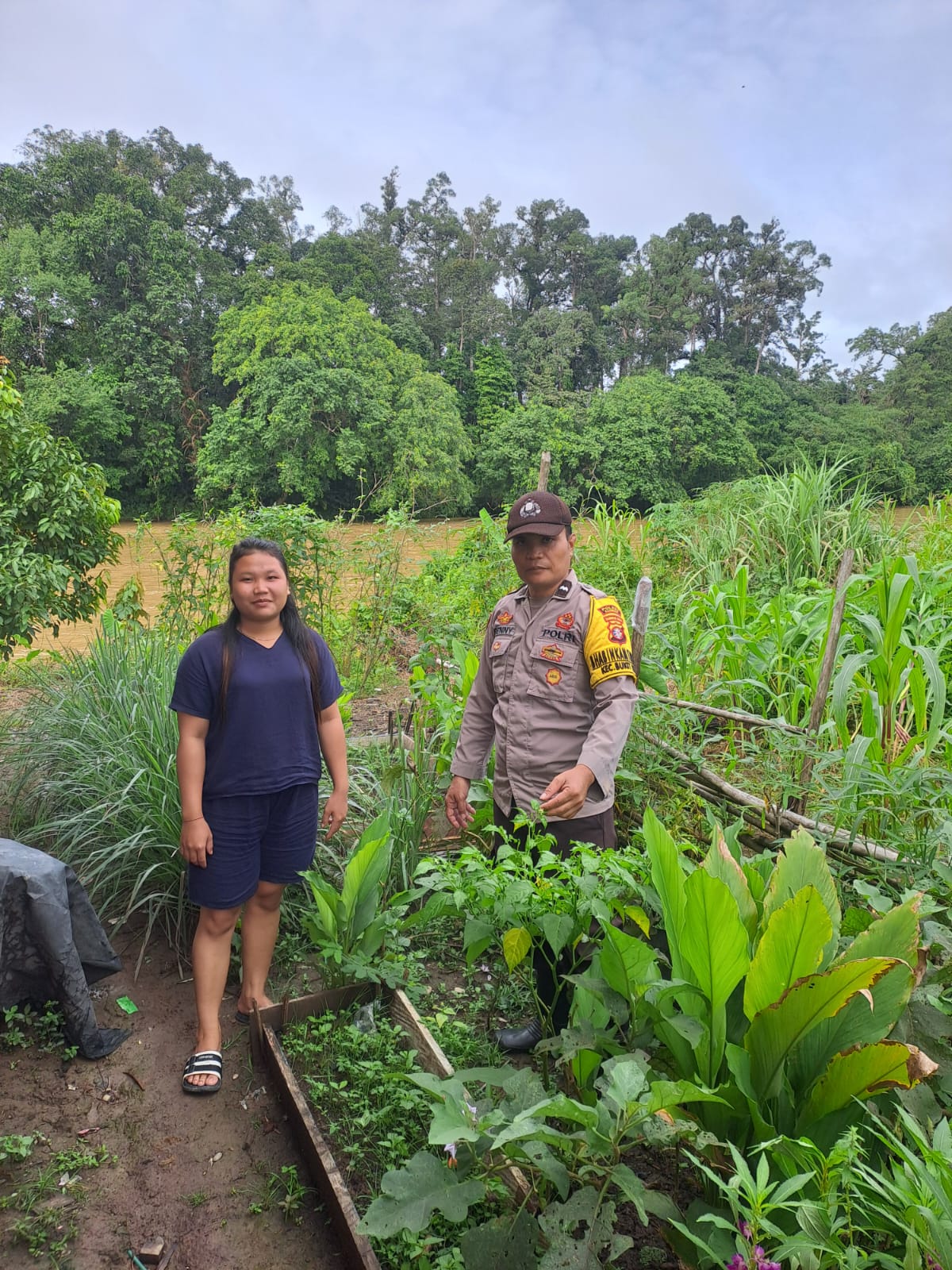 Mendukung Ketahanan Pangan, Personil Polsek Katingan Hulu dan Bukit Raya Cek Lokasi Pemanfaatan Pekarangan Warga.