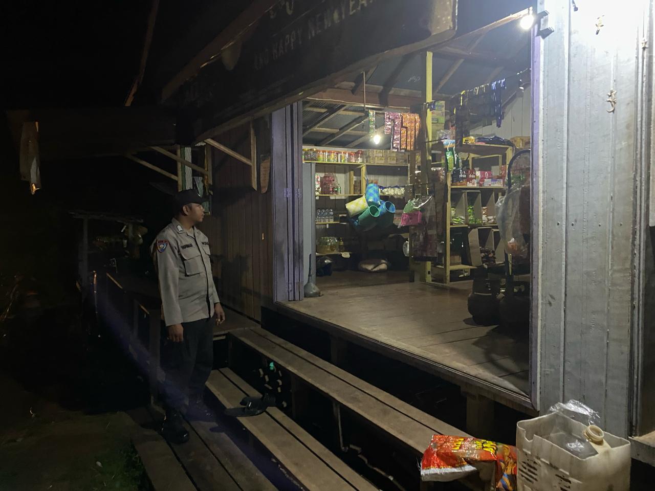 Piket Polsek Delang Silaturahmi Ke Masyarakat