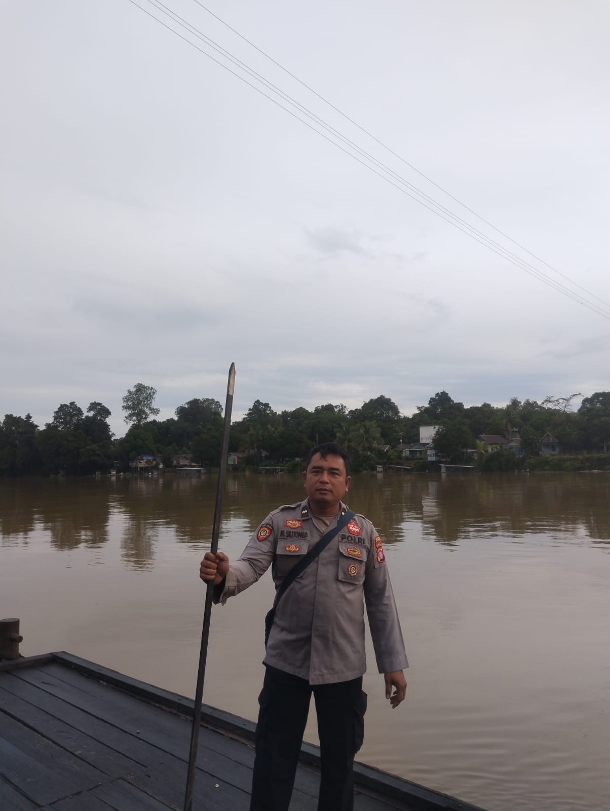 Piket Polsek Bulik Cek debit air di Kelurahan Nanga Bulik