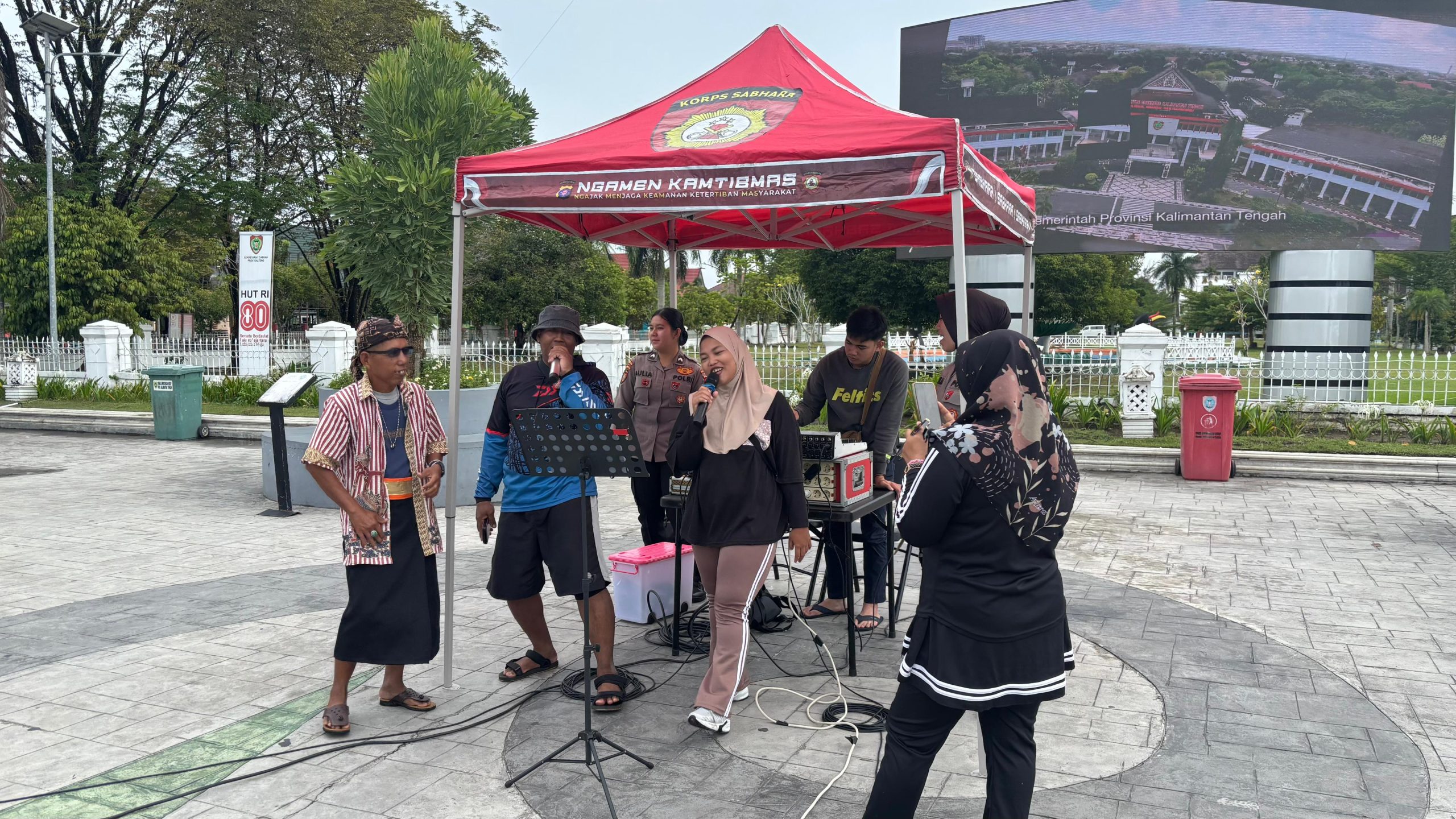 Hadirkan Kenyamanan Berakhir Pekan, Personel Ditsamapta Polda Kalteng Laksanakan Ngamen Kamtibmas Dan Patroli Di Car Free Day Kota Palangkaraya