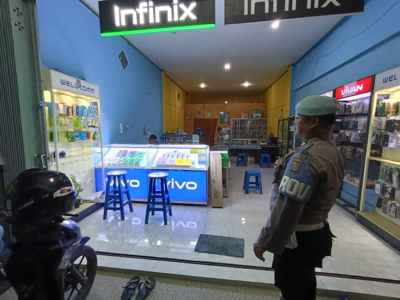 Personil Piket Polsek Bulik Laksanakan Patroli Pertokoan