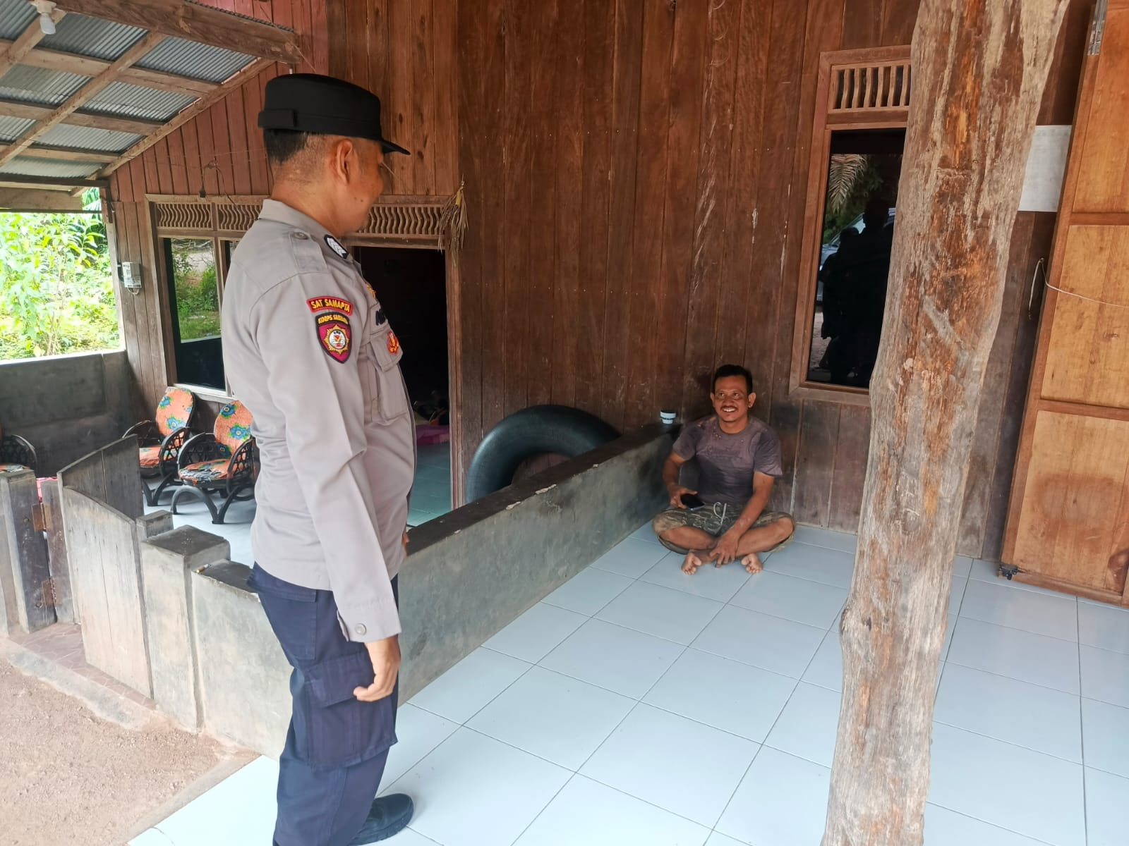 Bhabinkamtibmas Jalin Silaturahmi Sambang Bersama Warga