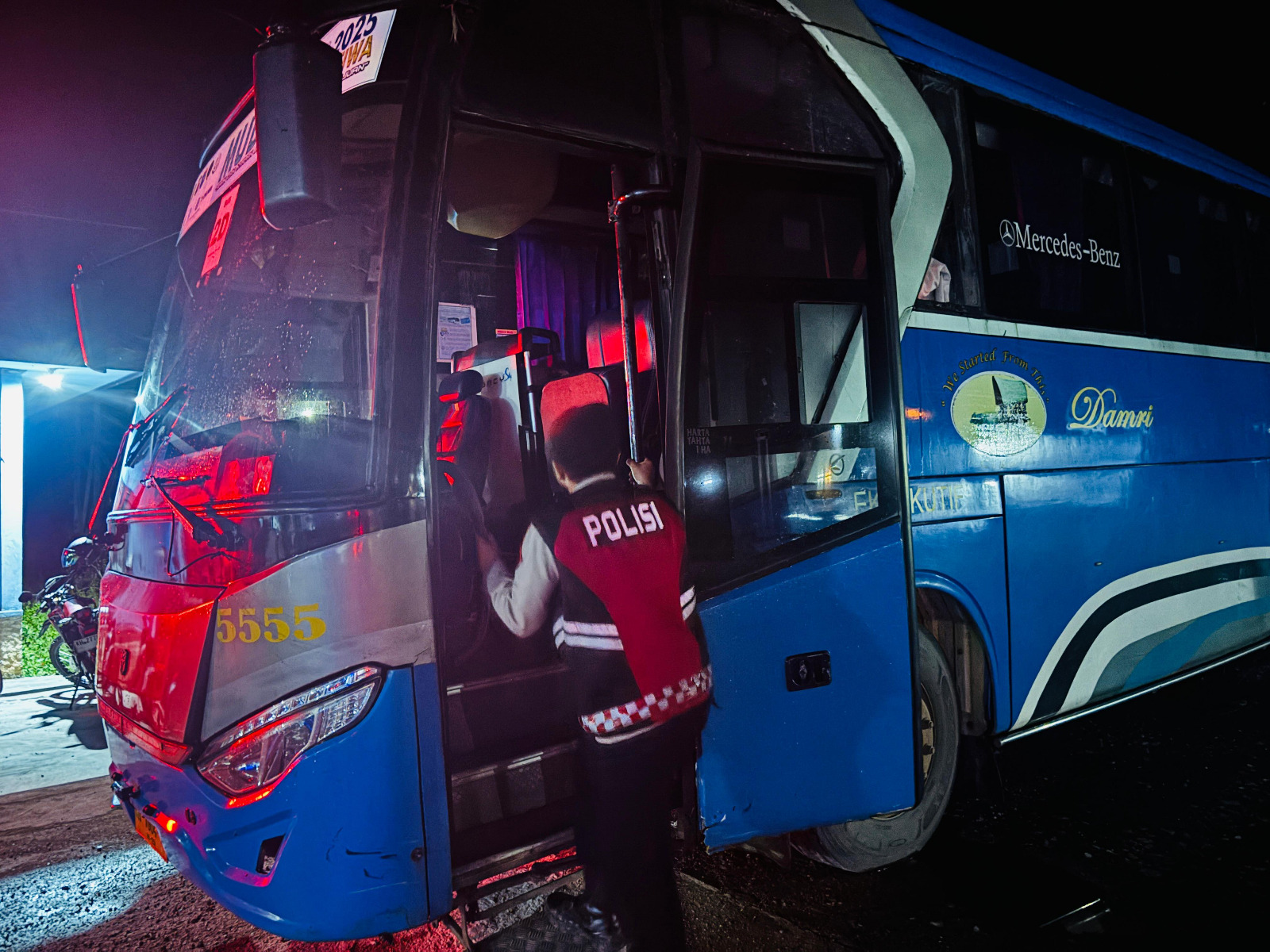 Piket Sat Samapta Polres Lamandau Patroli dan Sambangi Terminal Bus Damri untuk Jaga Kamtibmas Kondusif