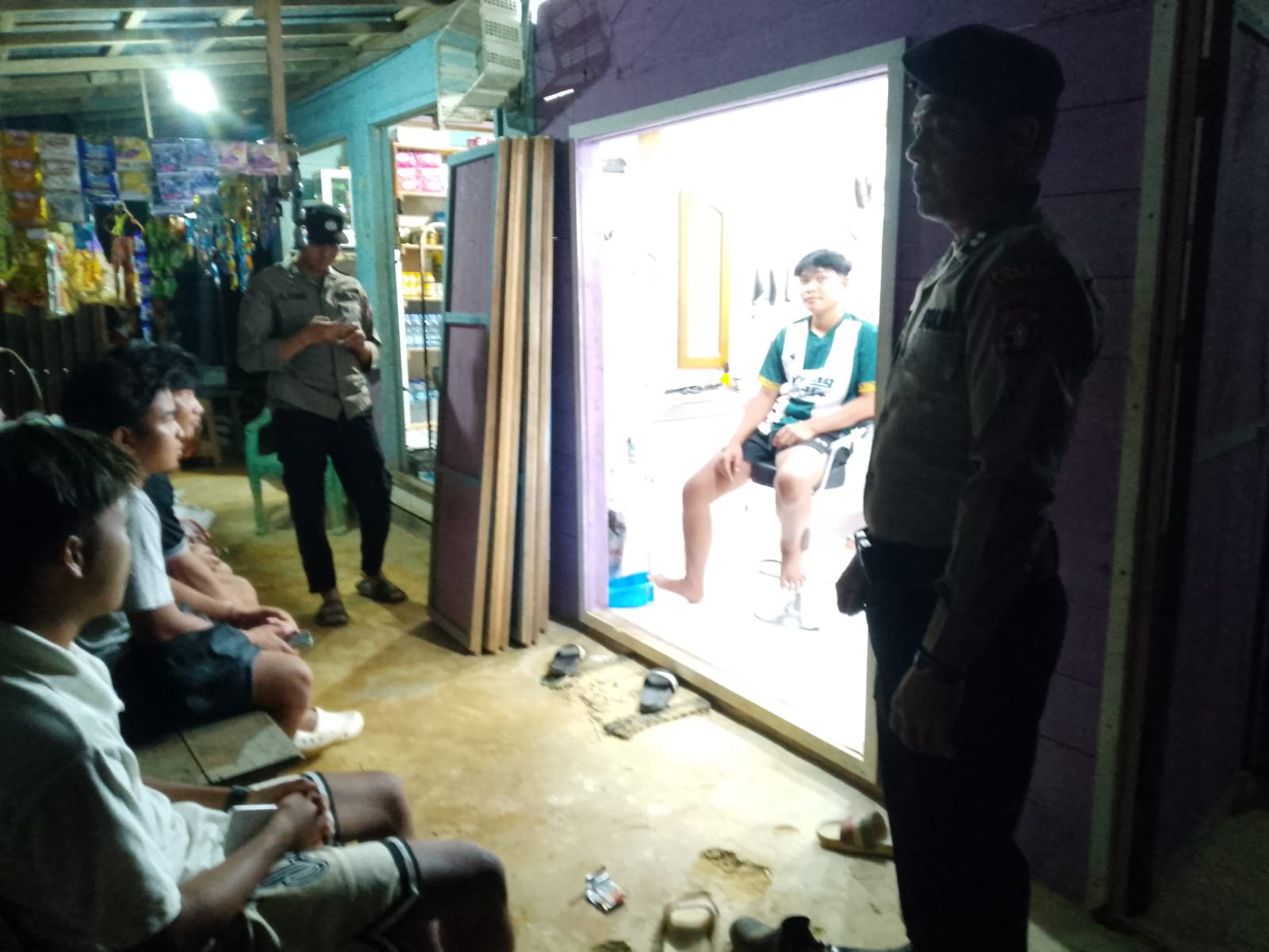 Antisifasi gangguan Kamtibmas Polsek Marikit Gelar Patroli malam di Wilayah Kec. Marikit, Kab. Katingan.