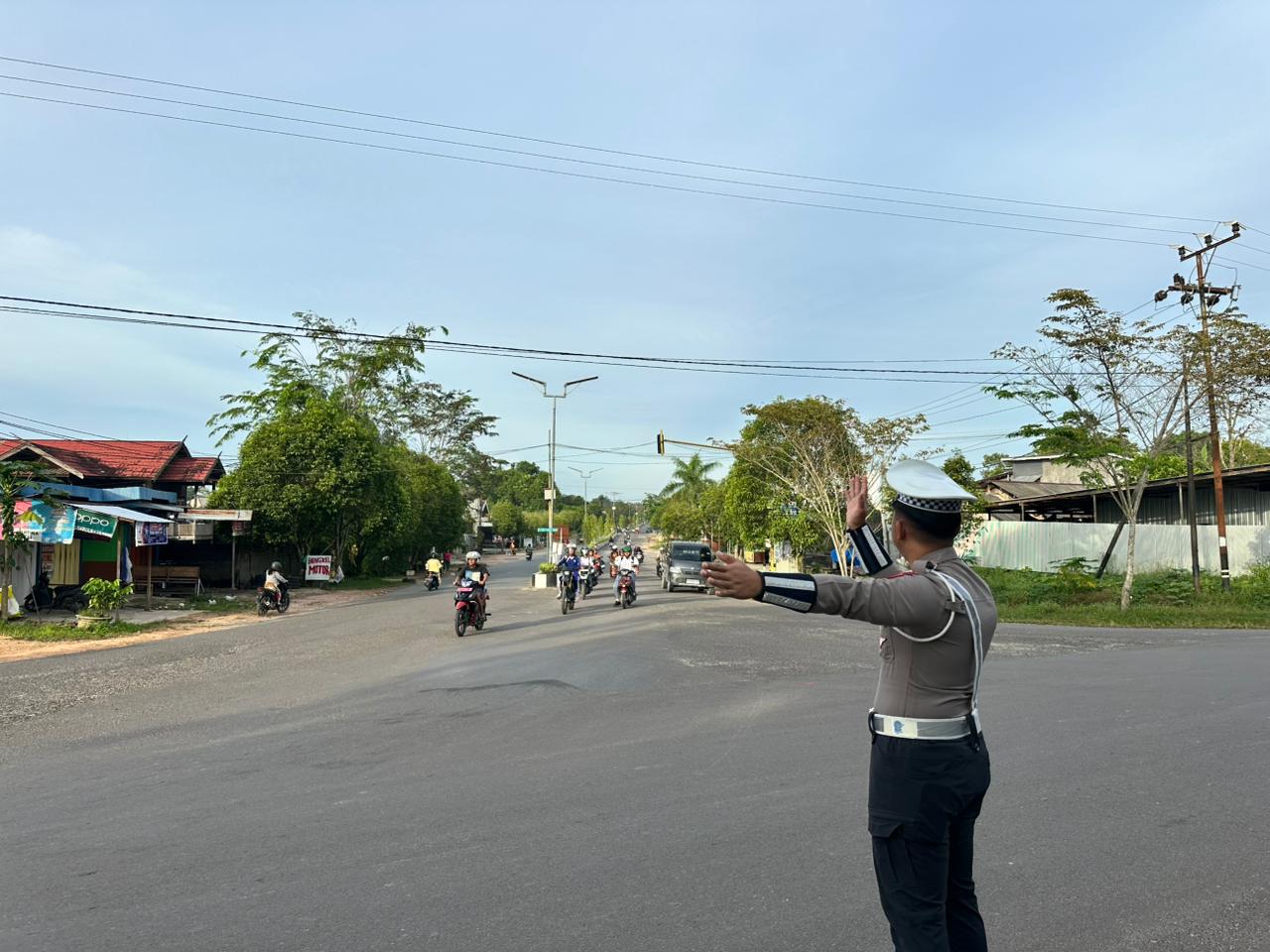 Satuan Lantas Polres lamandau Laksanakan Pengaturan Lalin Pada Pagi hari