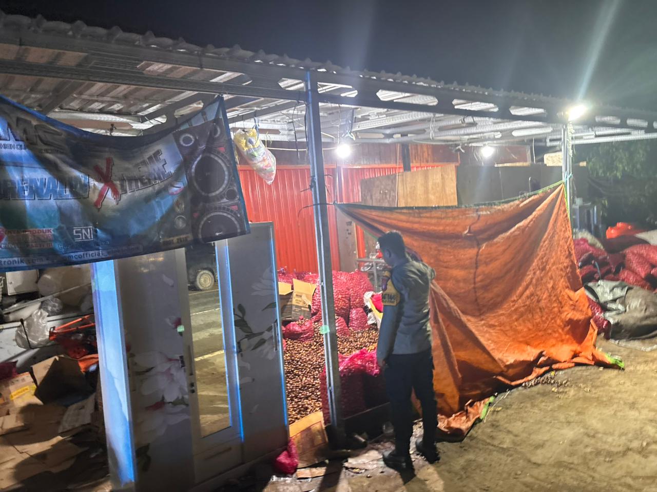 Piket Polsek laksanakan Patroli di Pasar di Wilkum Polsek Delang