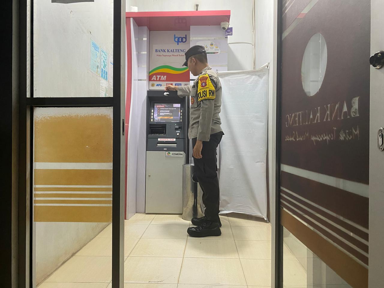 Piket Polsek Patroli ke Perbankan Atm