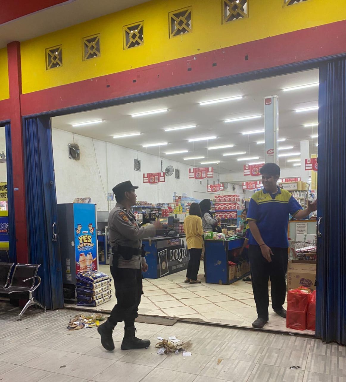 Patroli Polsek Bulik Sambangi Toko Modern, Cegah Aksi Kejahatan