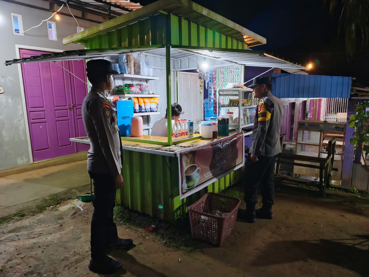 Piket Polsek Lamandau Silaturahmi Ke Pedagang