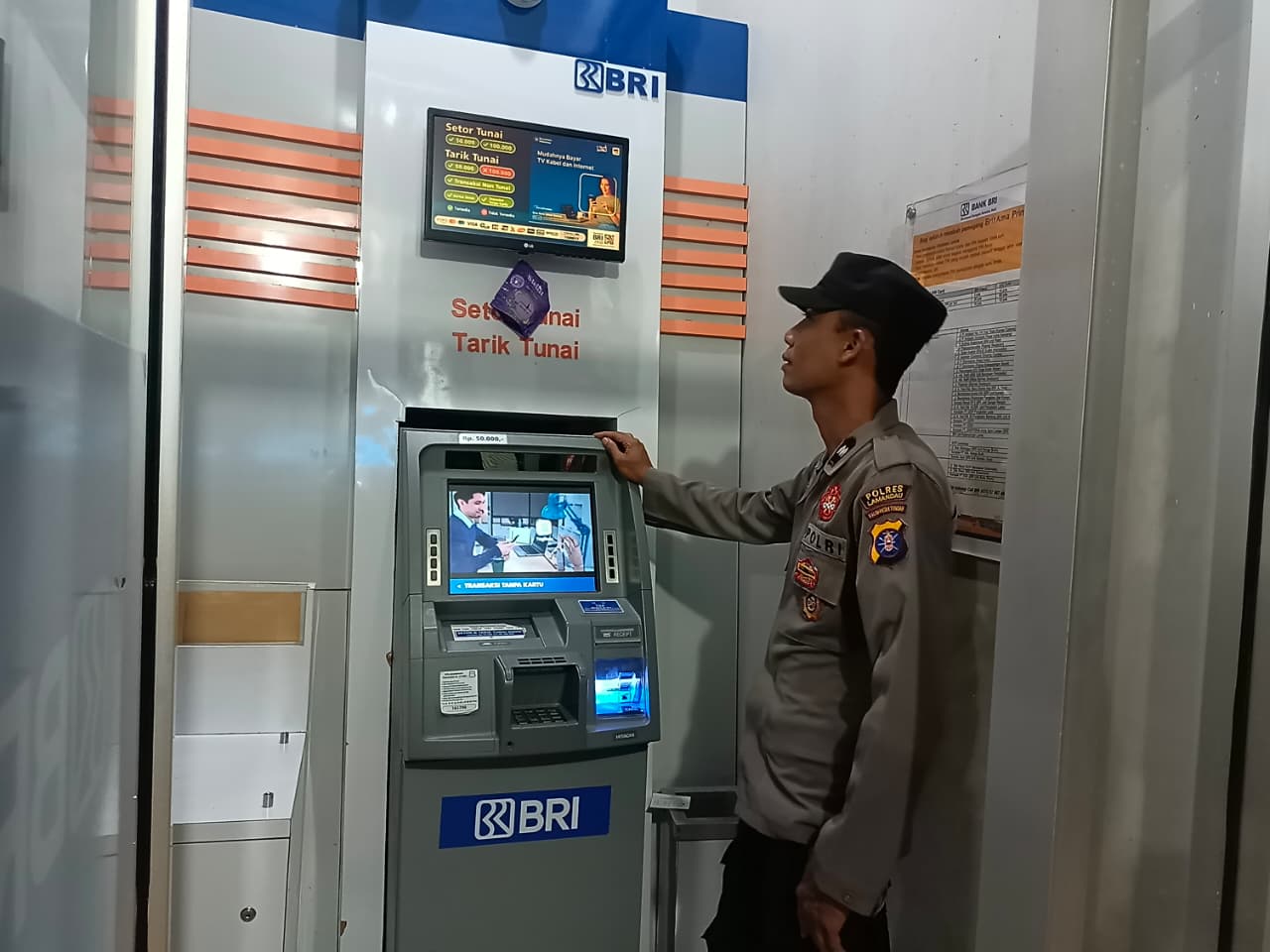 Piket Polsek Patroli ke Perbankan Atm