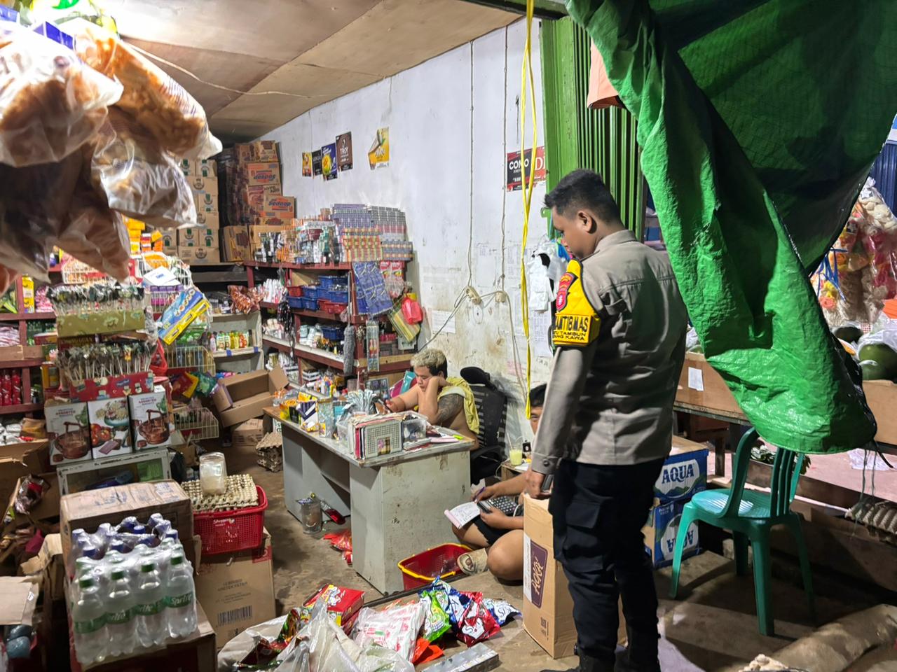 Piket Polsek Delang Silaturahmi Ke Masyarakat