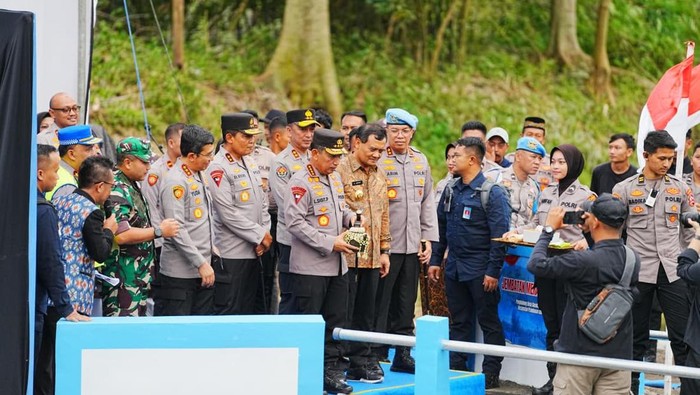 Kapolri Resmikan 19 Jembatan Merah Putih Presisi di Jateng, Perkuat Mobilitas Warga