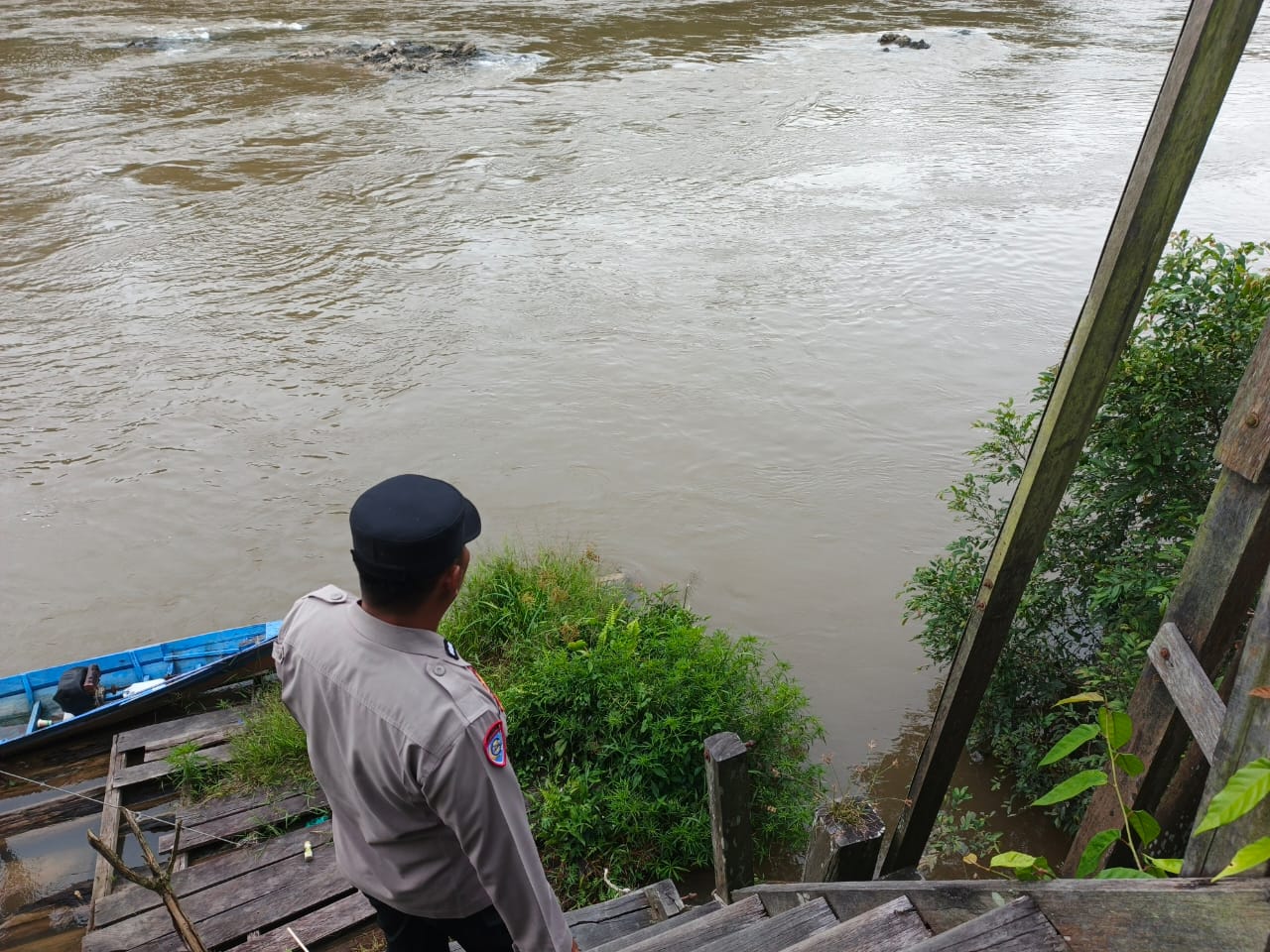 Piket Polsek Cek Debit Air Sungai Lamandau