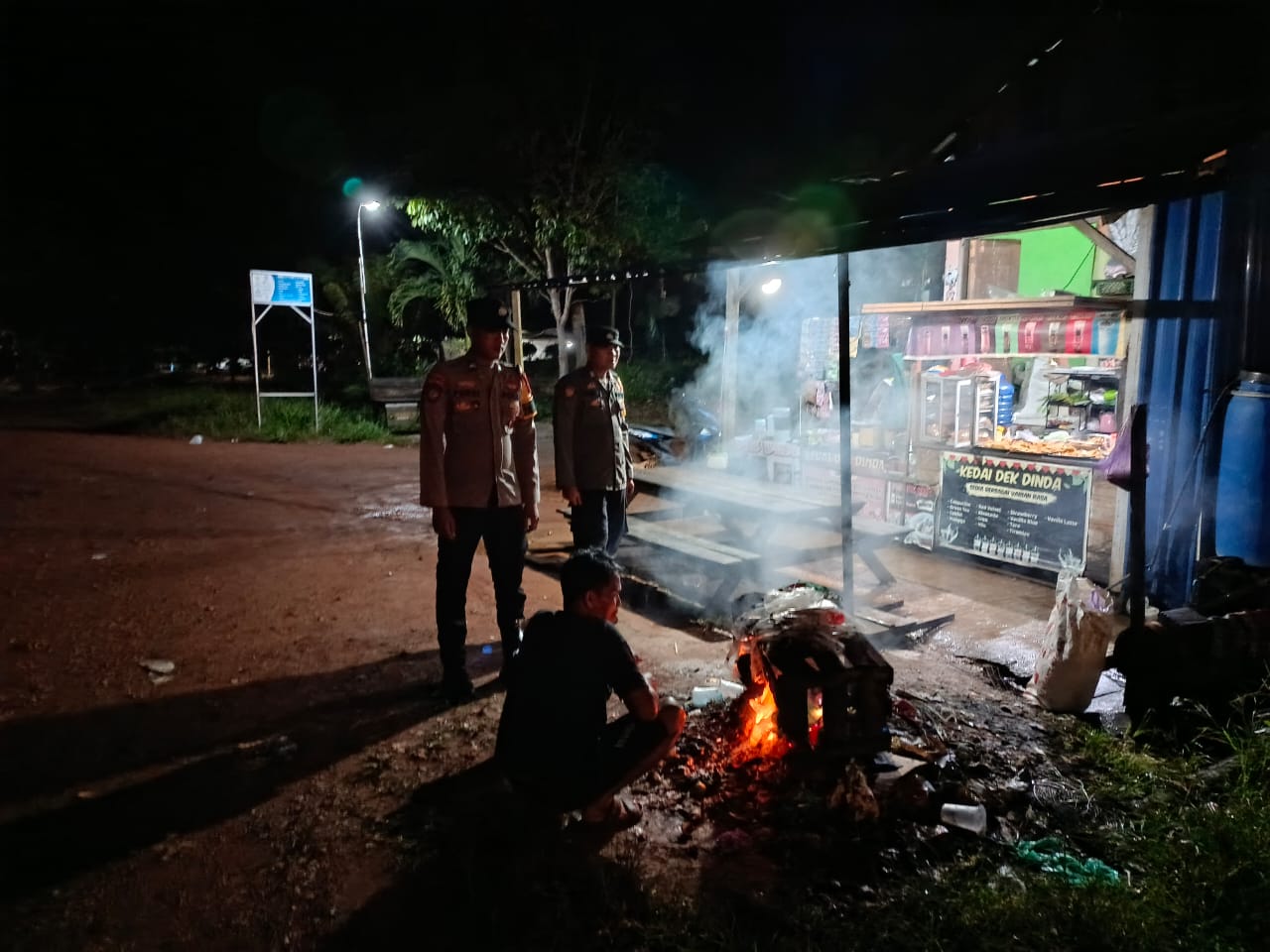 Piket Polsek Lamandau Laksanakan Patroli Rutin dan Berikan Imbauan Terkait Pembakaran Sampah