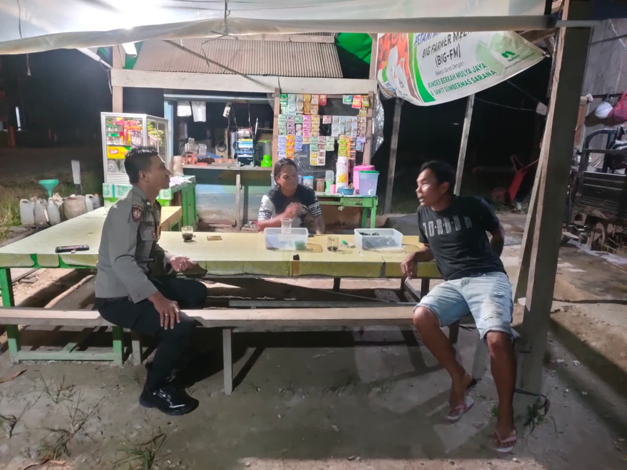 Personel Polsek Sematu Jaya Laksanakan Sambang dan Silaturahmi dengan Masyarakat