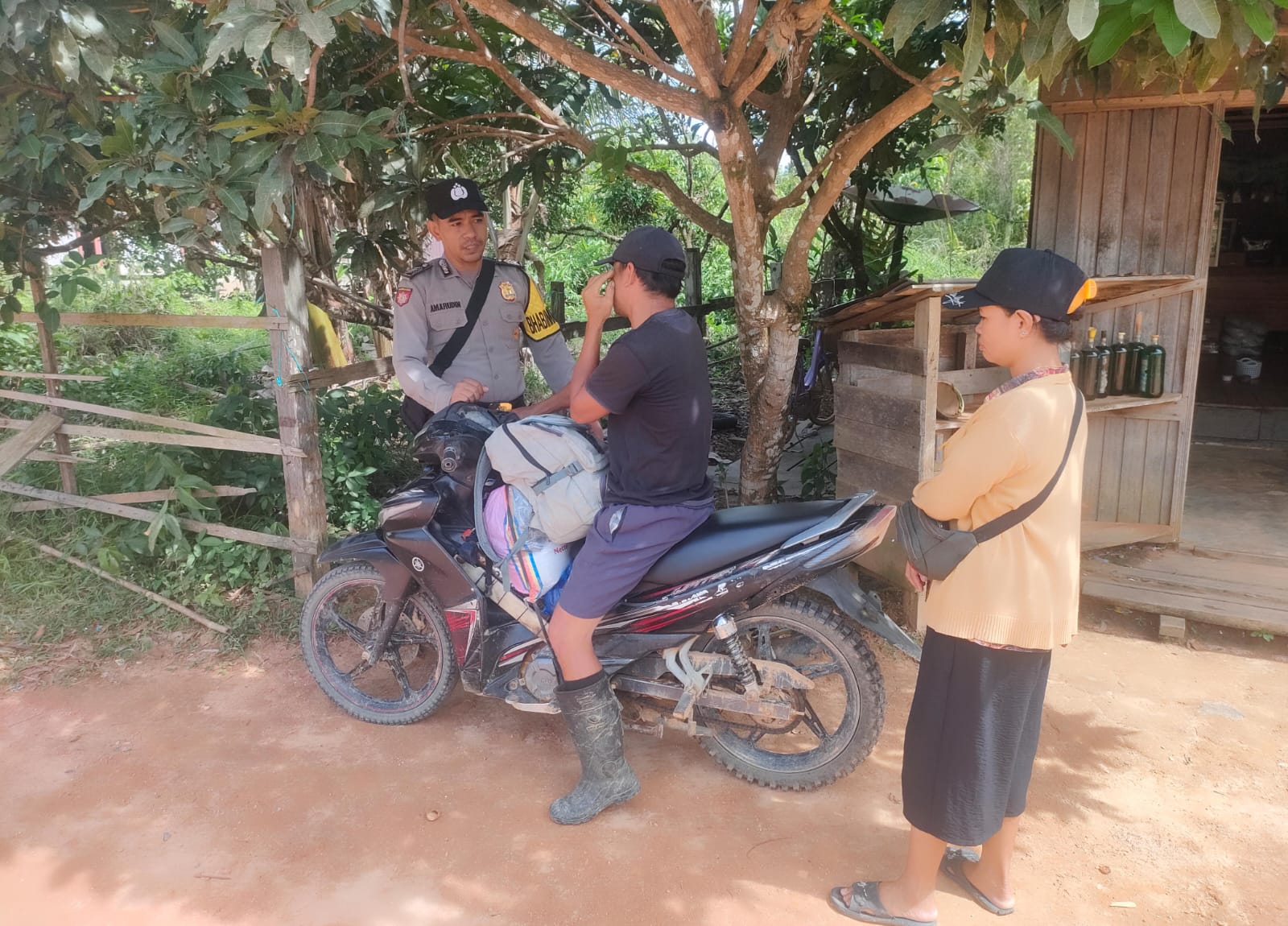Untuk Antisipasi Gangguan Kamtibmas Polsek Marikit laksanakan giat Rutin Patroli Siang diwilayah Kec. Marikit, Kab. Katingan.