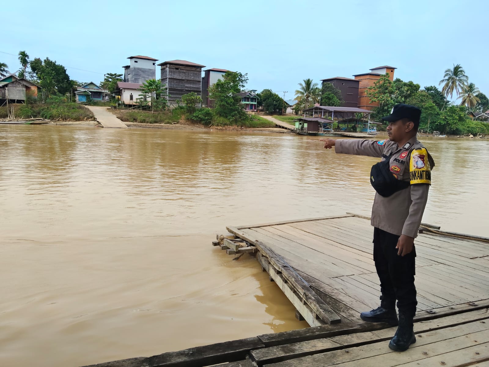 Polsek Marikit Lakukan Pemantauan Intensif, Debit Air DAS Katingan Terpantau Surut dan Stabil.