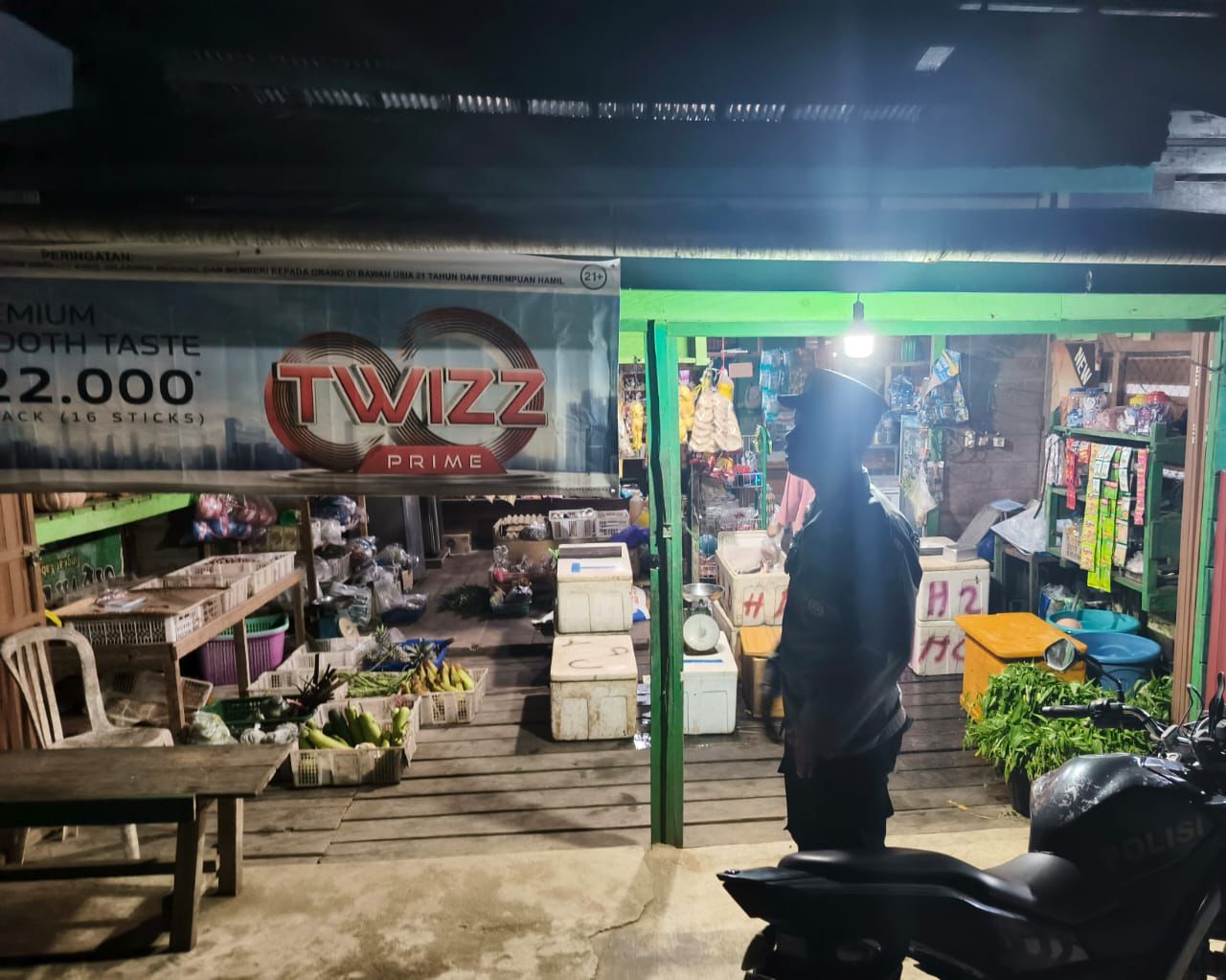 Piket Polsek Delang Sambangi Pedagang, Jalin Kedekatan dengan Masyarakat