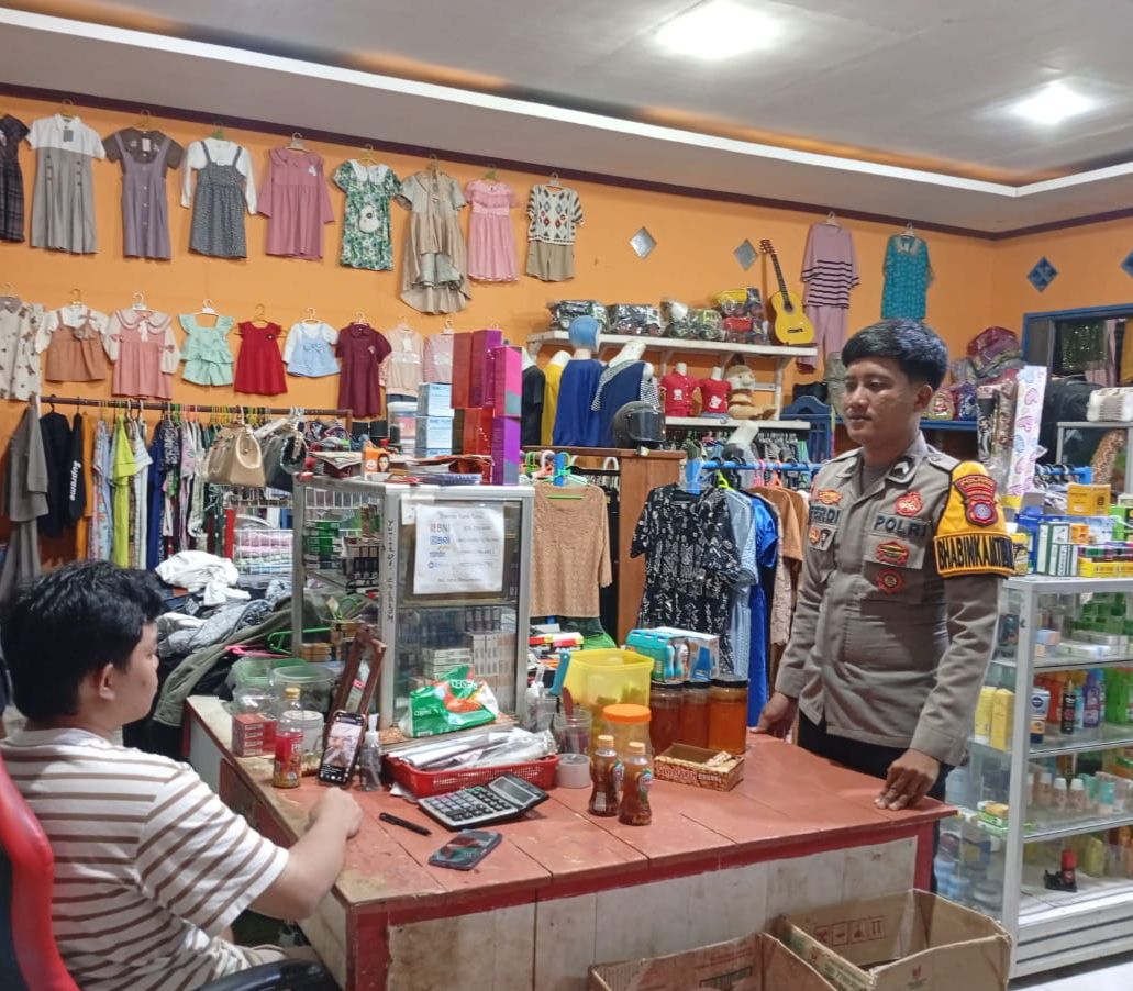 Piket Polsek Lamandau sambang dan Silaturahmi Ke Pedagang