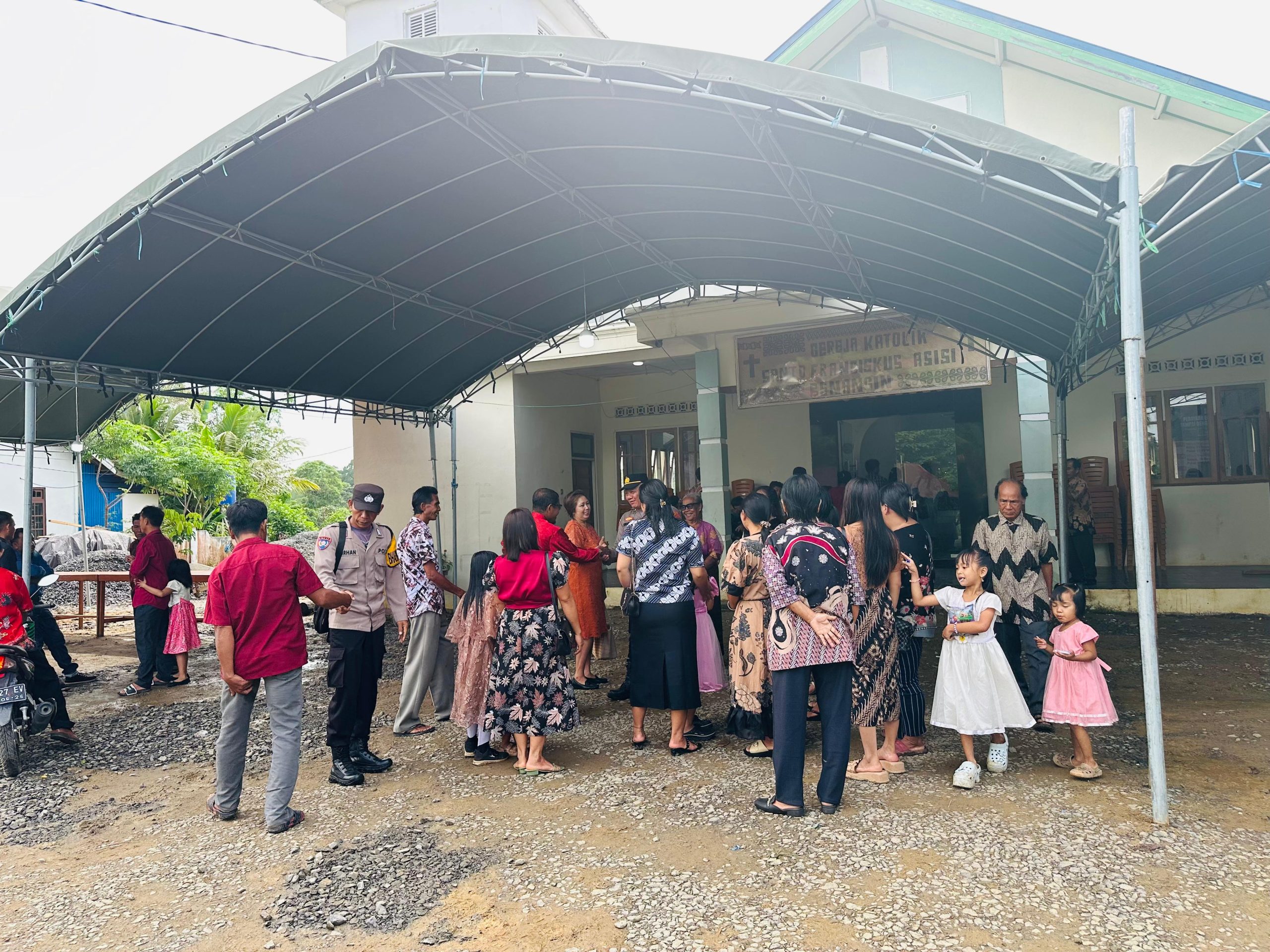 Polsek Teweh Timur Gelar Minggu Kasih, Kapolsek Ajak Warga Aktif Jaga Kamtibmas