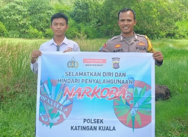 Sampaikan pesan Kamtibmas, Bhabinkamtibmas Polsek Katingan Kuala sambangi Warga.