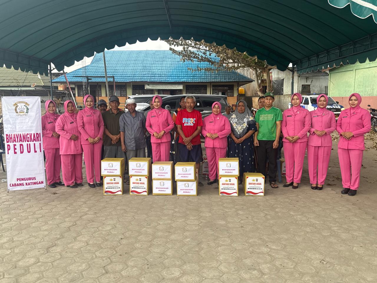 Kapolres Katingan Salurkan Bansos untuk Korban Kebakaran