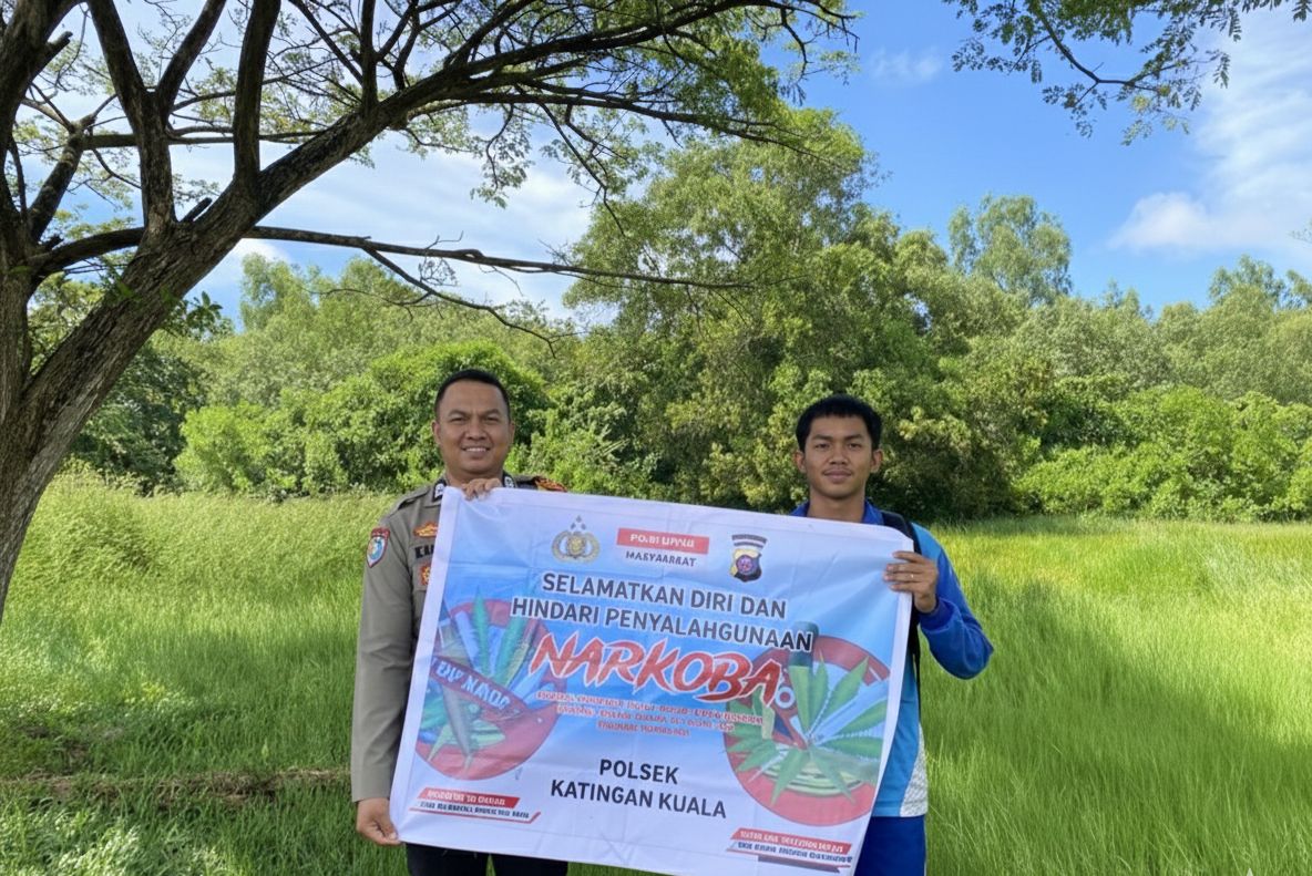 Sampaikan pesan Kamtibmas, Bhabinkamtibmas Polsek Katingan Kuala sambangi Warga.