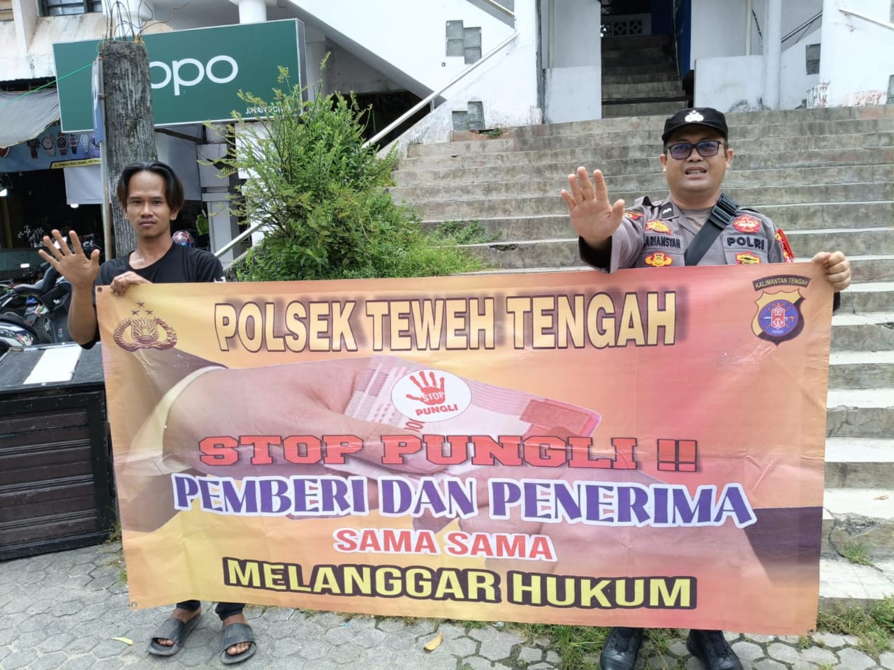 Antisipasi Tindak Pelanggaran Pungli, Personel Polsek Teweh Tengah Himbau Stop Pungli ke Warga