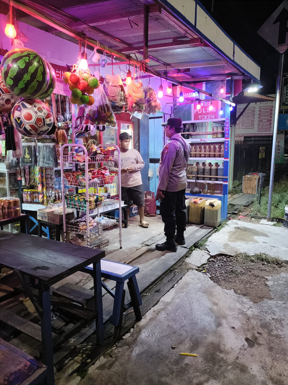 Personil Piket Polsek Bulik Laksanakan Patroli Pertokoan
