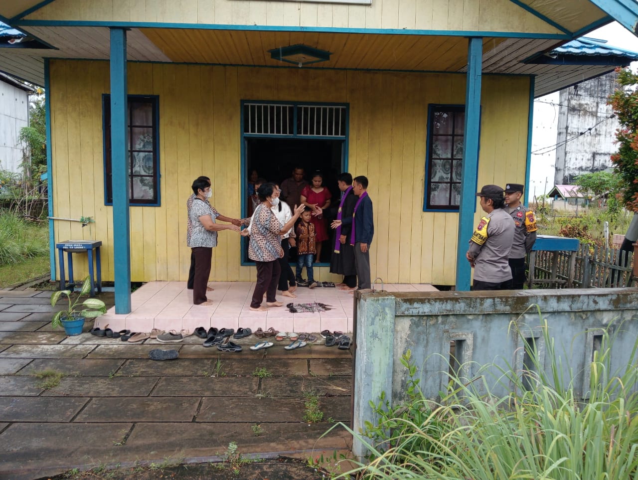 *Polsek Montallat Melaksanakan Pengamanan Gereja Ibadah Minggu Umat Nasrani Diwilkum Montallat