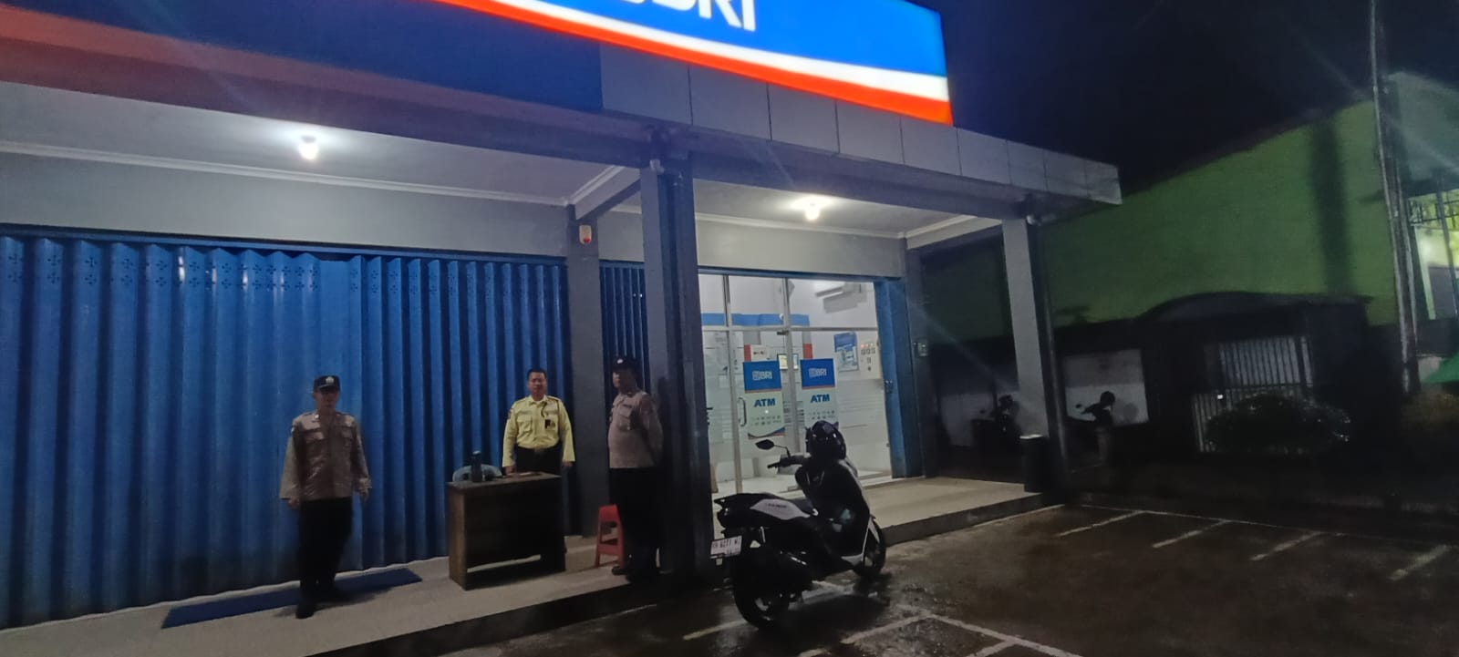 Cegah Gangguan Kamtibmas, Piket Malam Polsek Bulik Patroli ATM