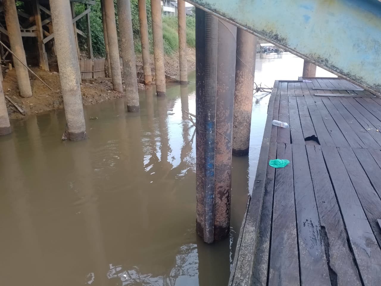 Piket Polsek Bulik Cek debit air di Kelurahan Nanga Bulik