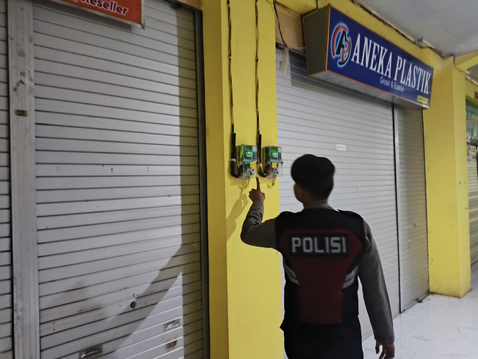 Sat Samapta Laksanakan Sambang Ke Pertokoan