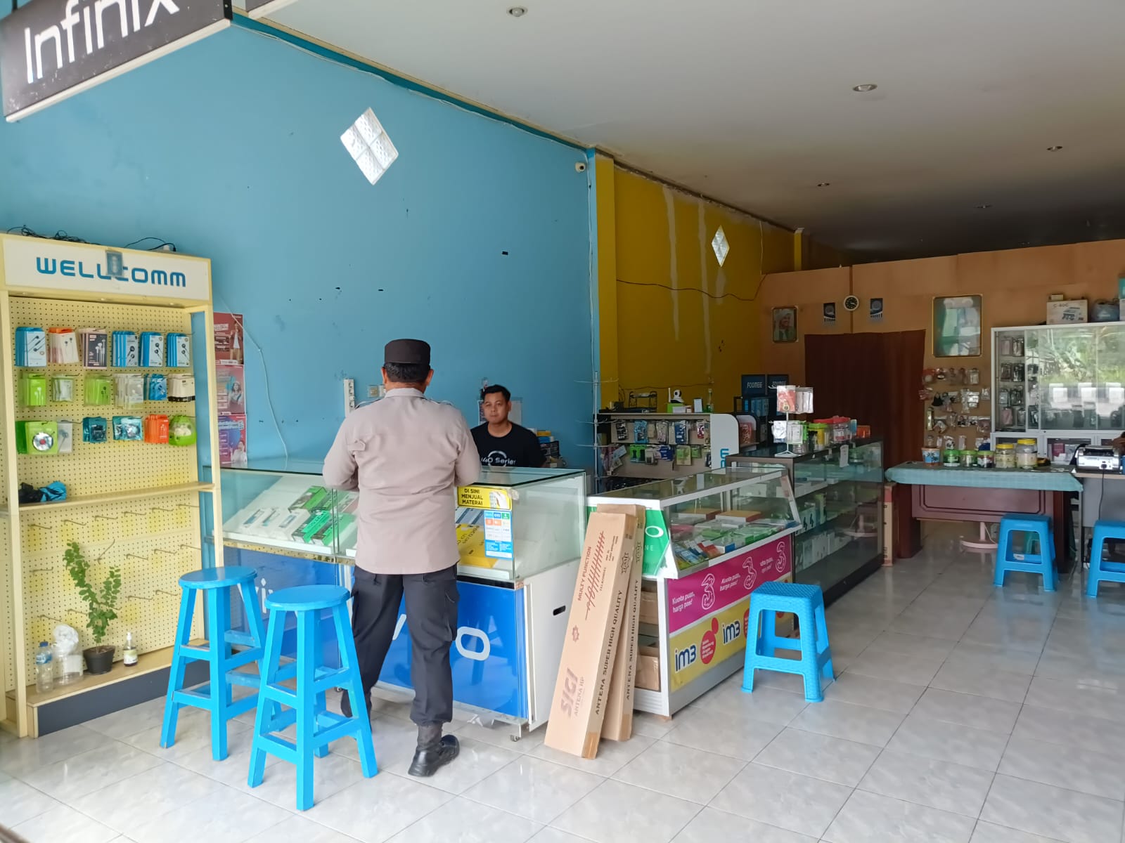 Personil Piket Polsek Bulik Laksanakan Patroli Pertokoan