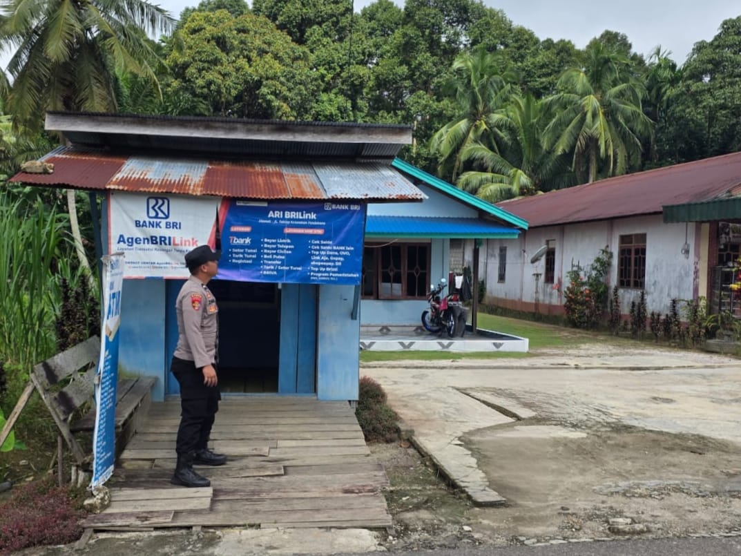 Dengan Patroli Dialogis, Polsek Tewang Sangalang Garing dan Pulau Malan Berikan Rasa Aman Kepada Masyarakat