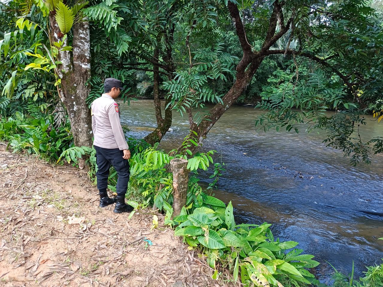 Piket Polsek Delang cek debit air DAS Delang