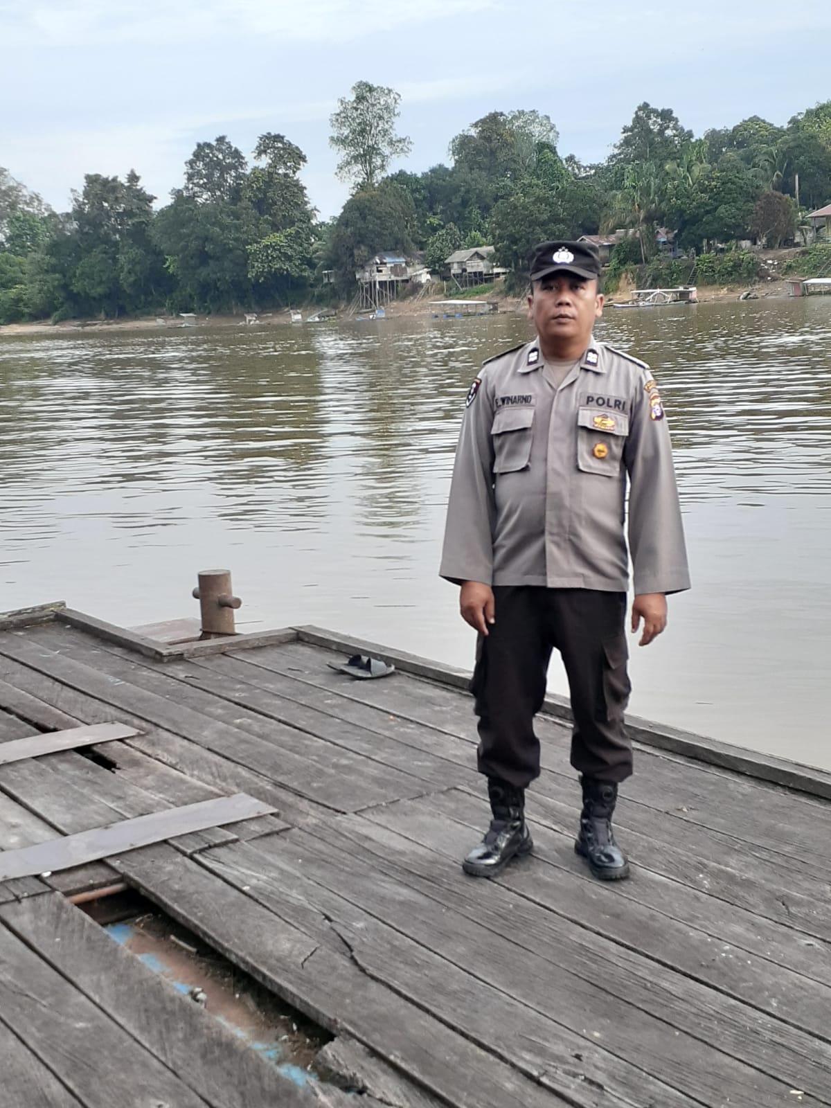 Piket Polsek Bulik Cek debit air di Kelurahan Nanga Bulik