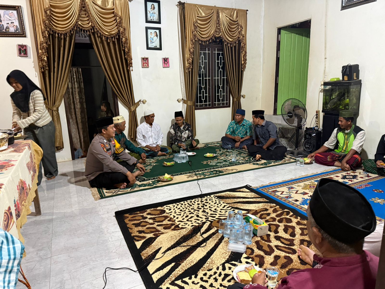 Bhabinkamtibmas Hadiri Syukuran dan Sampaikan Pesan Kamtibmas di Desa Binaan