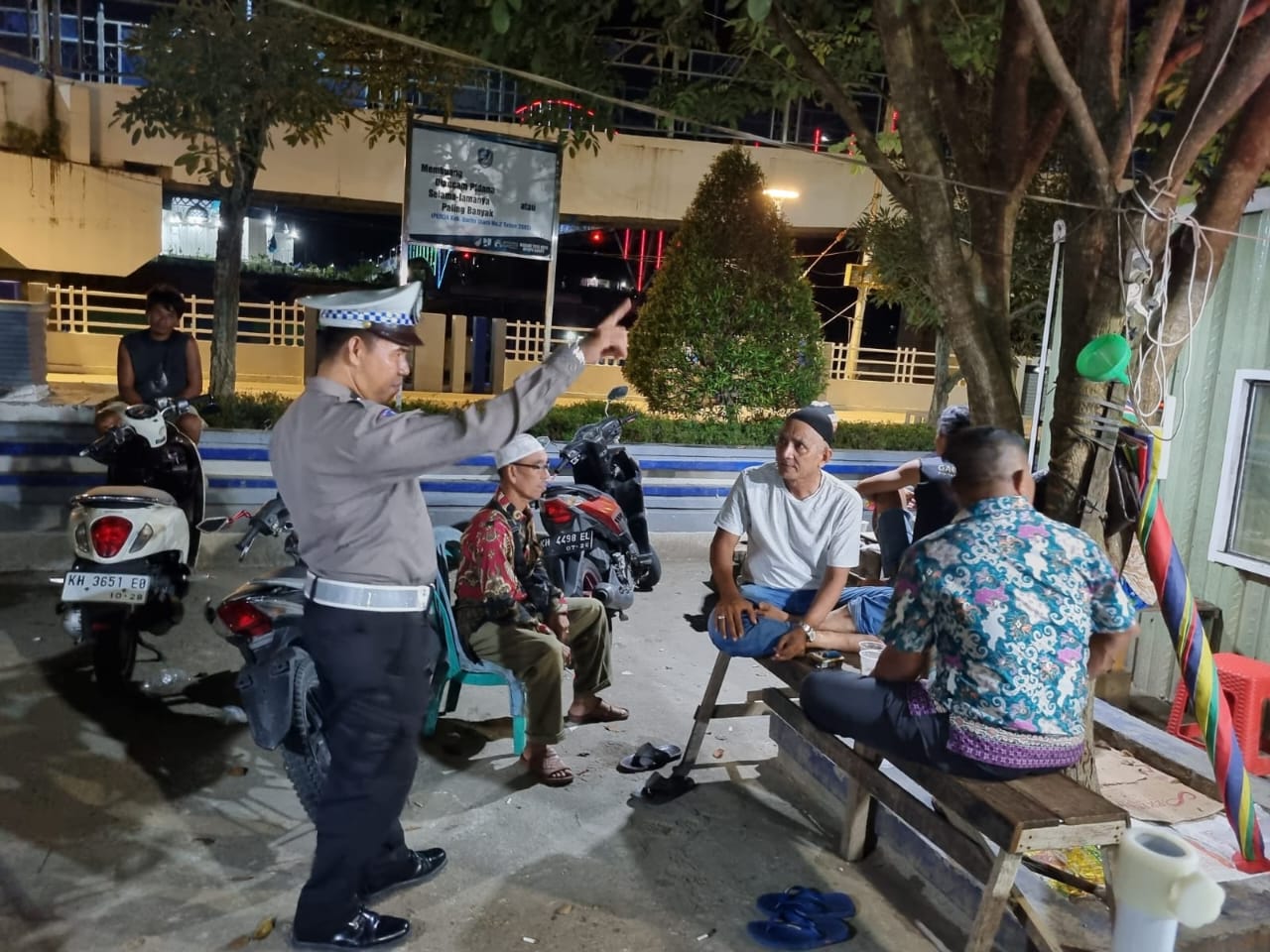 Antisipasi Kenakalan Remaja, Polsek Teweh Tengah Laksanakan Patroli Ke Tempat Rawan dan Berikan Himbauan Kepada Masyarakat