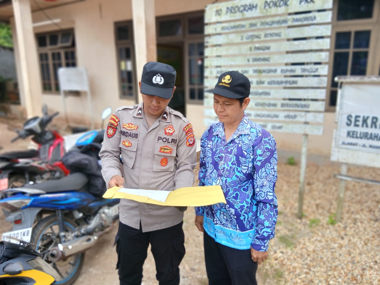 **Polsek Montallat Sosialisasikan Maklumat Kapolri kepada Masyarakat**