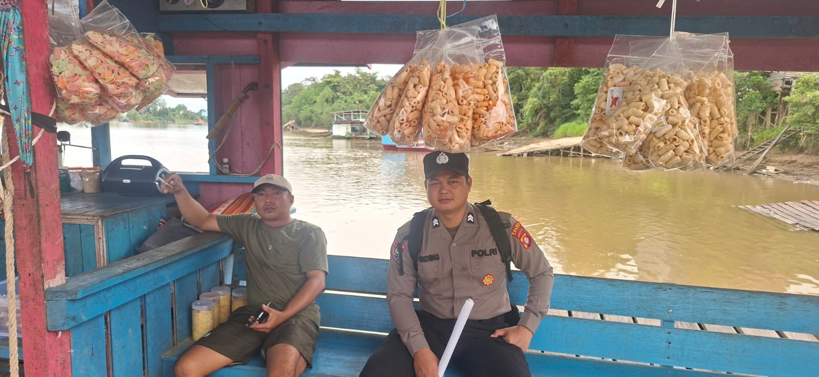 *Lewat Sambang Bhabinkamtibmas Ajak Warga Wujudkan Kamtibmas Kondusif*
