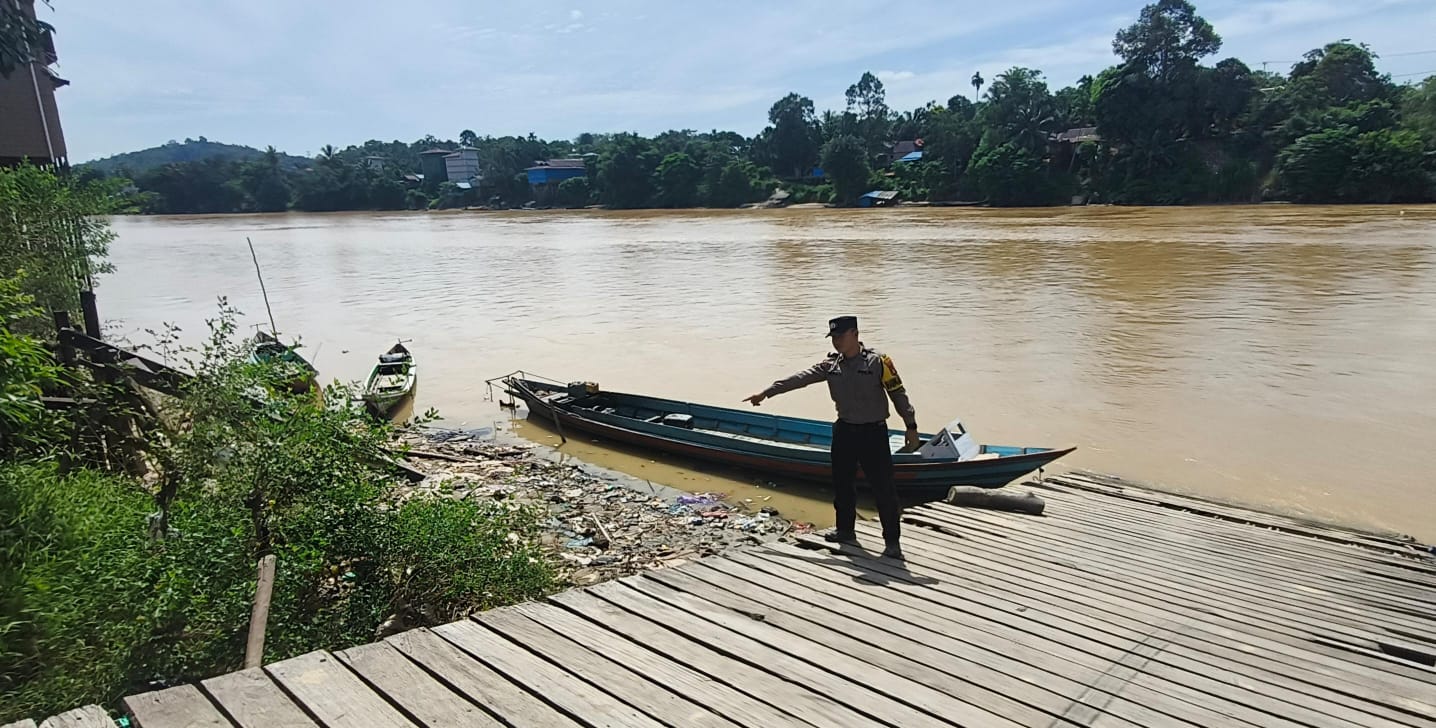 Piket Polsek Marikit Monitoring Debit air Das Katingan.